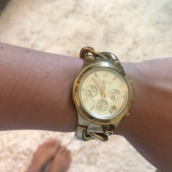 Authentic Michael Kors chain-link watch in Gold - Picture 3 of 3